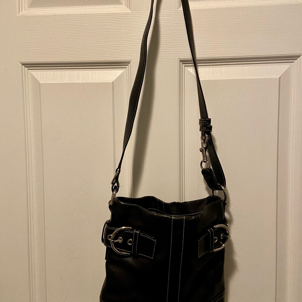 Classic Coach Handbag - Picture 2 of 6